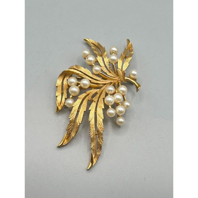 Vintage Trifari Brooch Faux Pearl Goldtone Leaf Spray Floral Pin 3.25”