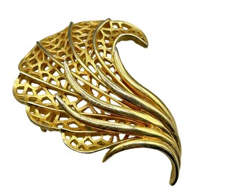 Abstract Leaf Brooch Stylistic Gold Tone Curled Textured Openwork Vtg Jewelry