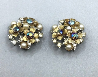 Fashionable Flowers Cluster Earrings Clip On Vintage 70s Rhinestones Faux Pearls