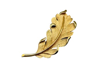 Vintage Trifari Leaf Brooch Gold Tone Dimensional Elongate Curvy Leaf Pin