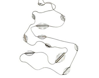 90s Fashion Jewelry Long Silver Tone Station Necklace Spaced Leaf On Thin Chain