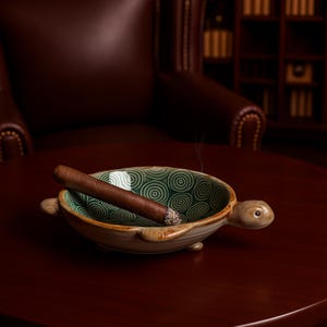 Colorful Glazed Ceramic Turtle Ashtray with Lid, Decorative Dish for Keys Candy or Small Items, Cute Animal Shaped Home Ornament Decor Tray