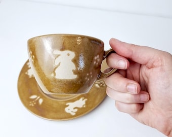 Tasse à thé et soucoupe lapin en céramique faite main : cadeau Cottagecore rustique