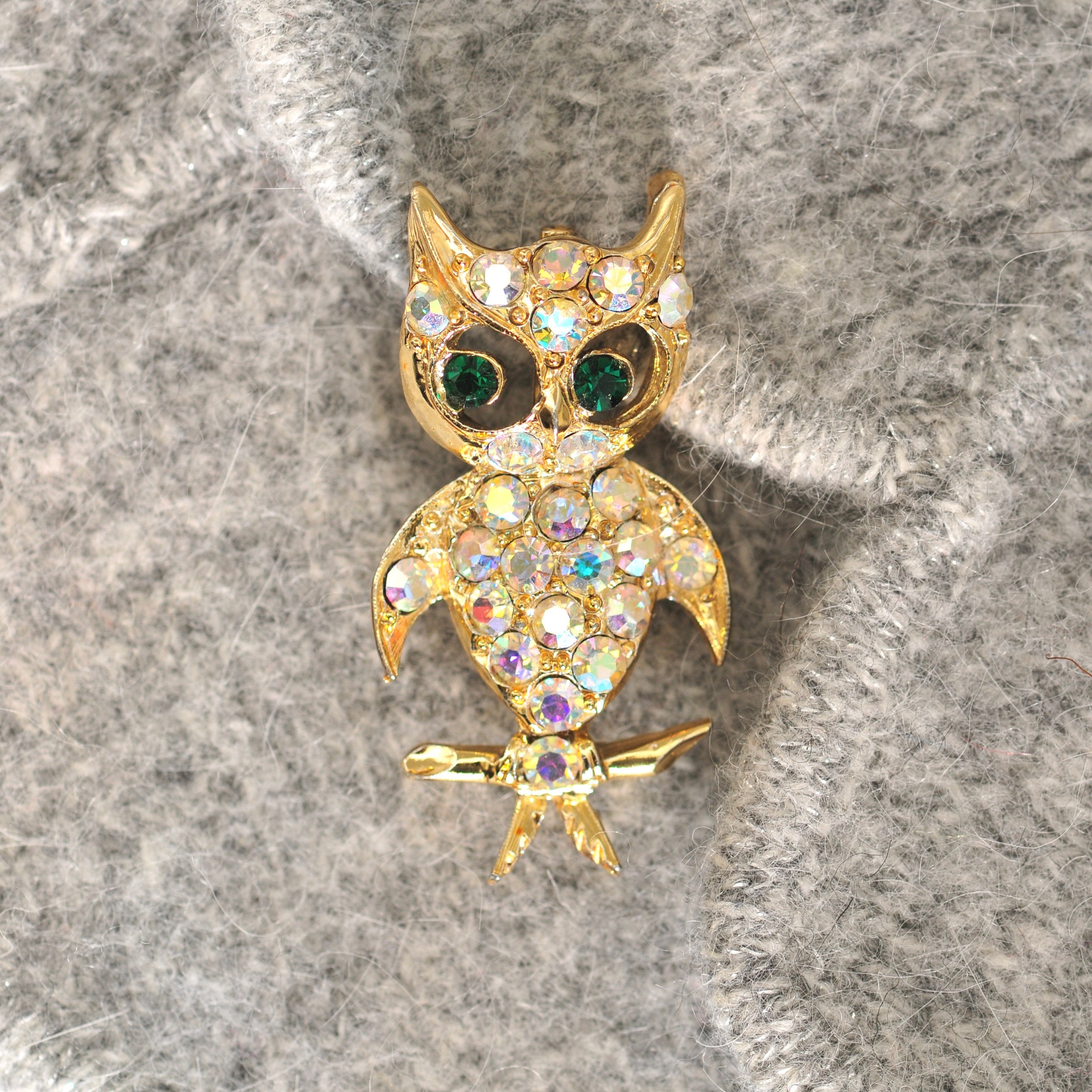 Owl Brooch Vintage Pin STUNNING Rhinestones Label Hat Scarf Denim Jacket Pin 30 Stones