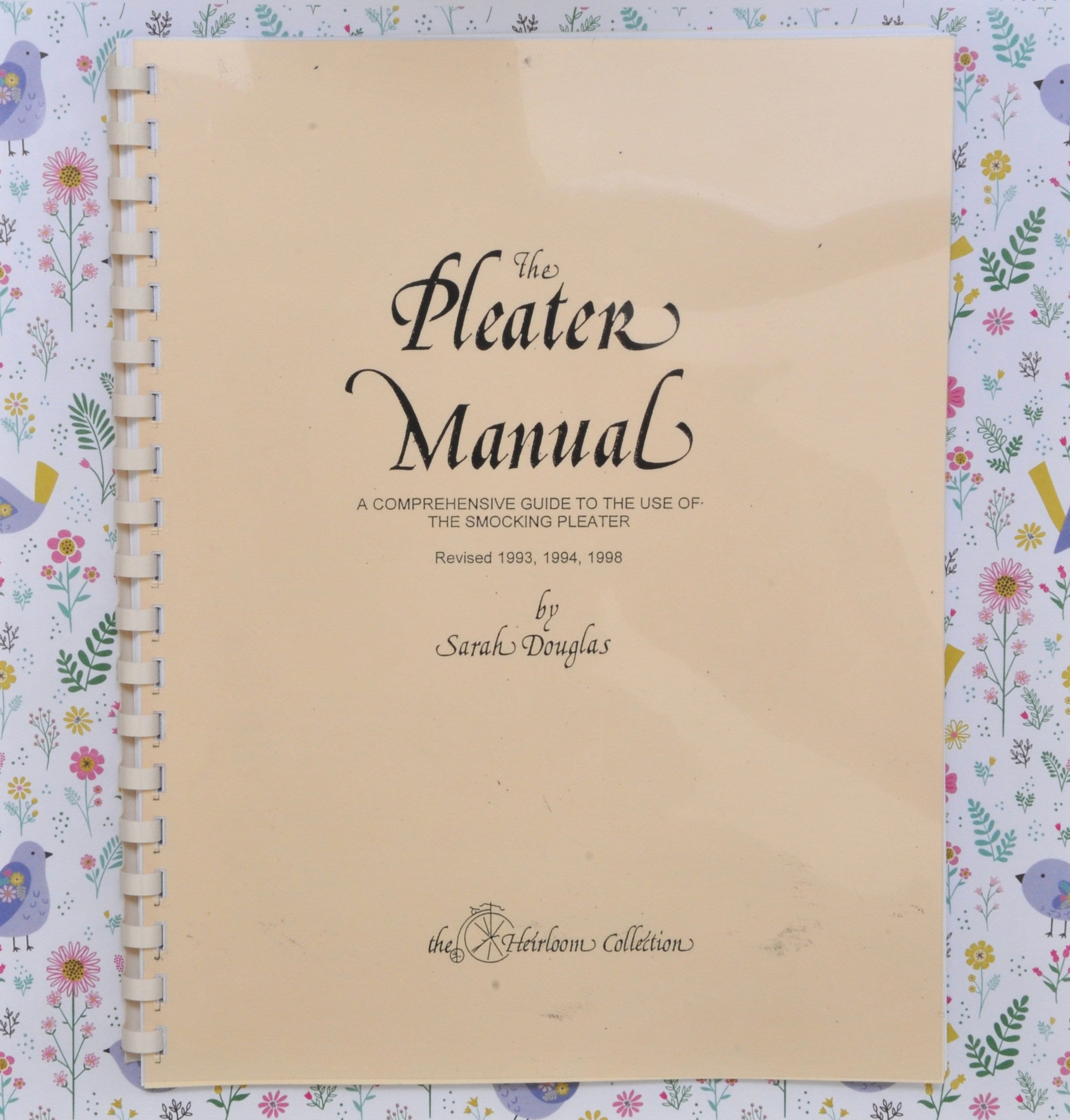 The Pleater Manual / Sarah Douglas 70 pagina's / 1998 / EXCELLENT Source / Everything You Need To Know / Smocking
