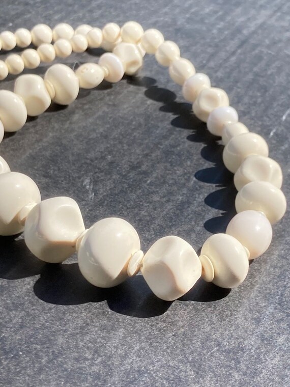 Vintage Groovy White Celluloid Beaded Necklace - image 7