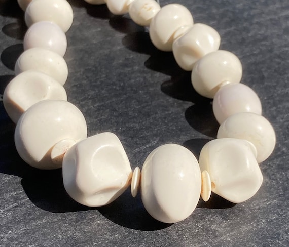 Vintage Groovy White Celluloid Beaded Necklace - image 2