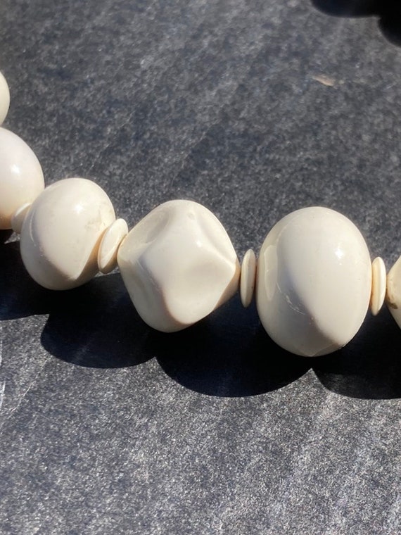 Vintage Groovy White Celluloid Beaded Necklace - image 5