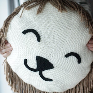 CROCHET PATTERN (English) + VIDEO * Leo&#39;s cushion * Beginner pattern * Kid&#39;s room