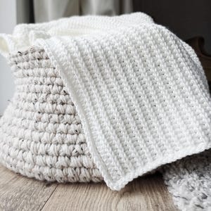 Beginner crochet blanket with easy edge (PDF Pattern in English and Nederlands + videos)
