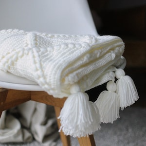 Granny Square Crochet Blanket Pattern – Modern Tassel Throw (Easy PDF)