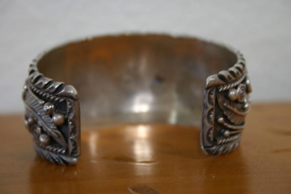 Gorgeous Large Navajo Cuff w/5 Turquoise Stones - image 6