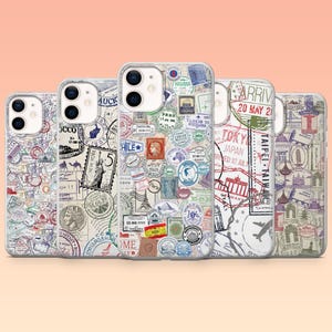 Paspoortstempel telefoonhoesje Parijs NYC Travel Collage Cover iPhone 16 16e 15 14 13 12 Samsung S25 S25 Edge S24 S23FE S22 A16 A56 Pixel 9Pro