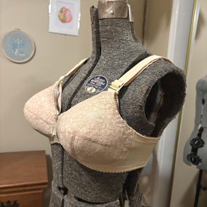 Vintage Bullet Bra | 30E | 36.5 Inch Bust | Jeunique (037)