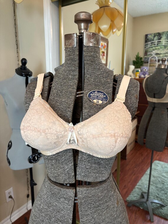 Vintage Bullet Bra | 34D | 38.5 Inch Bust | Jeunique (053) View 3