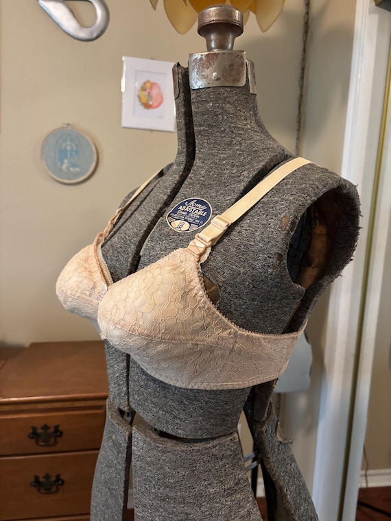Vintage Bullet Bra | 30CC | 36 Inch Bust | Jeunique (035)