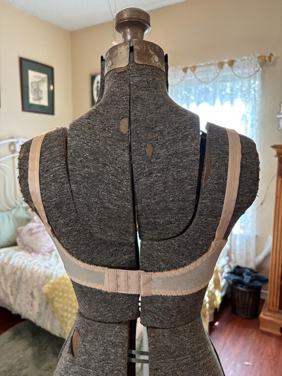 Vintage Bullet Bra | 34D | 38.5 Inch Bust | Jeunique (053) View 4