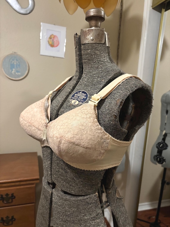 Vintage Bullet Bra | 30E | 36.5 Inch Bust | Jeunique (037)
