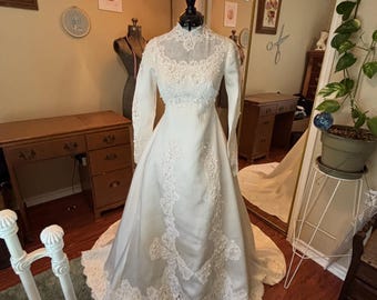 Vintage 1960's Empire Waist Wedding Dress (004)