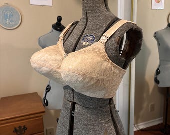 Vintage Bullet Bra | 30HH | Jeunique (041)