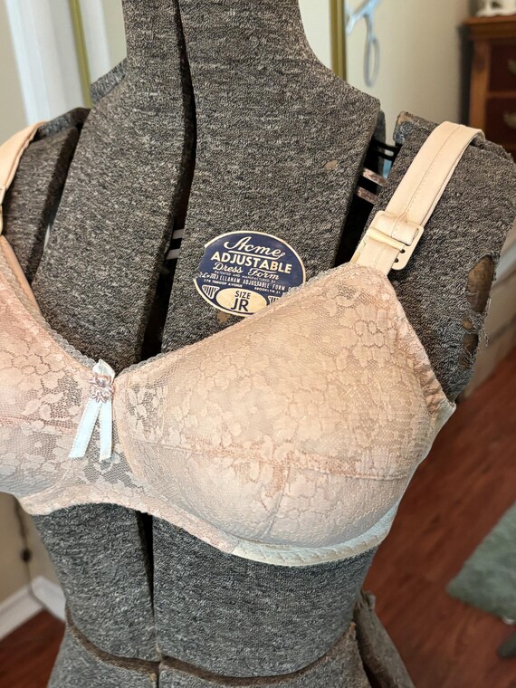 Vintage Bullet Bra | 32DD | 37.5 Inch Bust | Jeunique… - Gem
