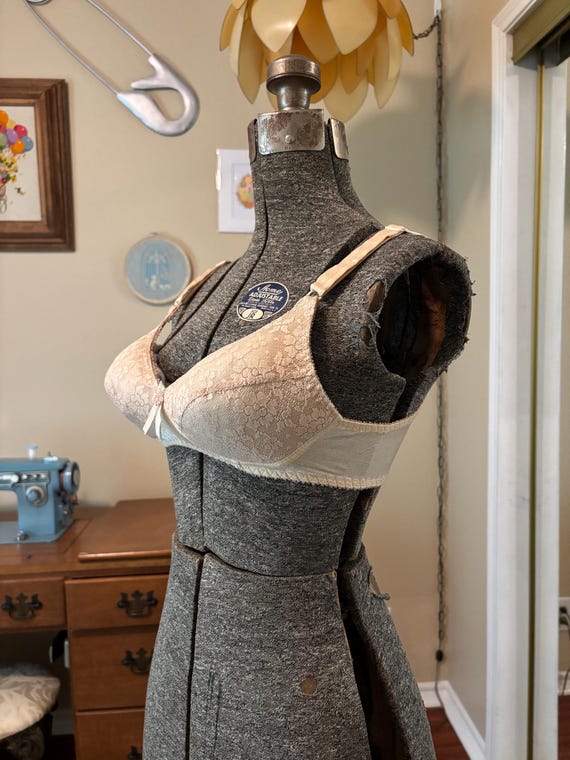 Vintage Bullet Bra | 32C | 36.5 Inch Bust | Jeunique (043)