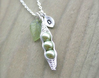Mothers Necklace, Pea Pod Necklace, 3 Peas in a Pod, New Mom Necklace, Pea Pod Jewelry, Sister Necklace, Christmas Gift