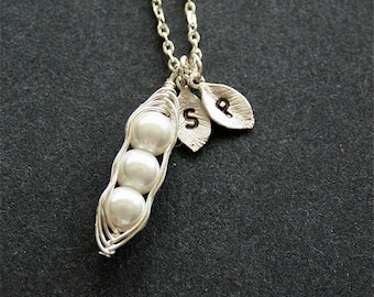 Pea Pod necklace, Mothers Jewelry, Three peas in a Pod, Personalized Pea pod Necklace with Initials, Gift for Mom, Mothers Day Necklace