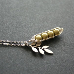 Peapod necklace, 4 peas in a Pod, Mothers Necklace, Personalized Birthstone Necklace, Leaf Necklace with Custm Pea Pod