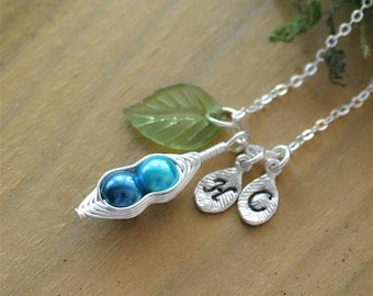 Peapod Necklace, 2 Peas in a Pod, Mom Necklace,Mothers Day Gift, Family Necklace, Pea pod Jewelry, Christmas Gift