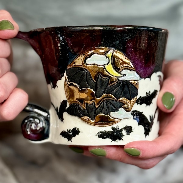 Tazas de murciélagos y luna