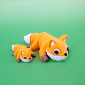3Dプリントされたキツネの関節型フィジェットトイ：ウッドランドデスクパル