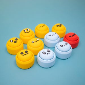 Fidget Toy Set of 10 Emoji Clicker Keychains – 3D Printed Stress Relief Fidget Toys, Fun Emoji Gifts for All Ages