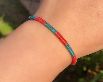Bracciale portafortuna in macramè | Cordoncino rosso intrecciato a mano | Nodo tibetano per fortuna e protezione, meditazione unisex | Personalizzato