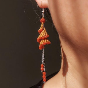 Micro macramé spiraalvormige schelpvormige rokzoom oorbellen, gevlochten met natuurlijke rode agaat stenen en sterling zilver
