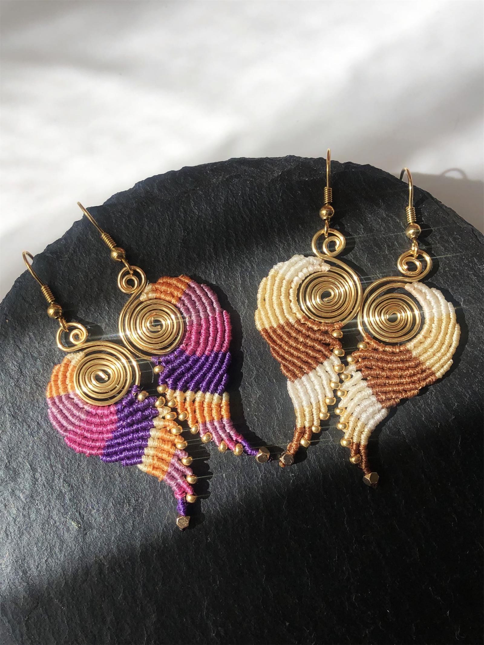 Boucles D'oreilles Pendantes Bohème Macramé Bleu Et Or – Ailes D'ange