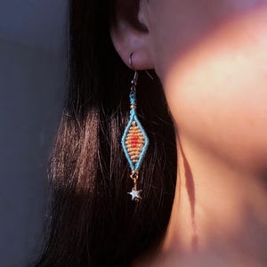 micro-macramé beschermende boze oog oorbellen | bungelende gouden ster | aanpasbaar | roestvrij staal | symbolisch geschenk