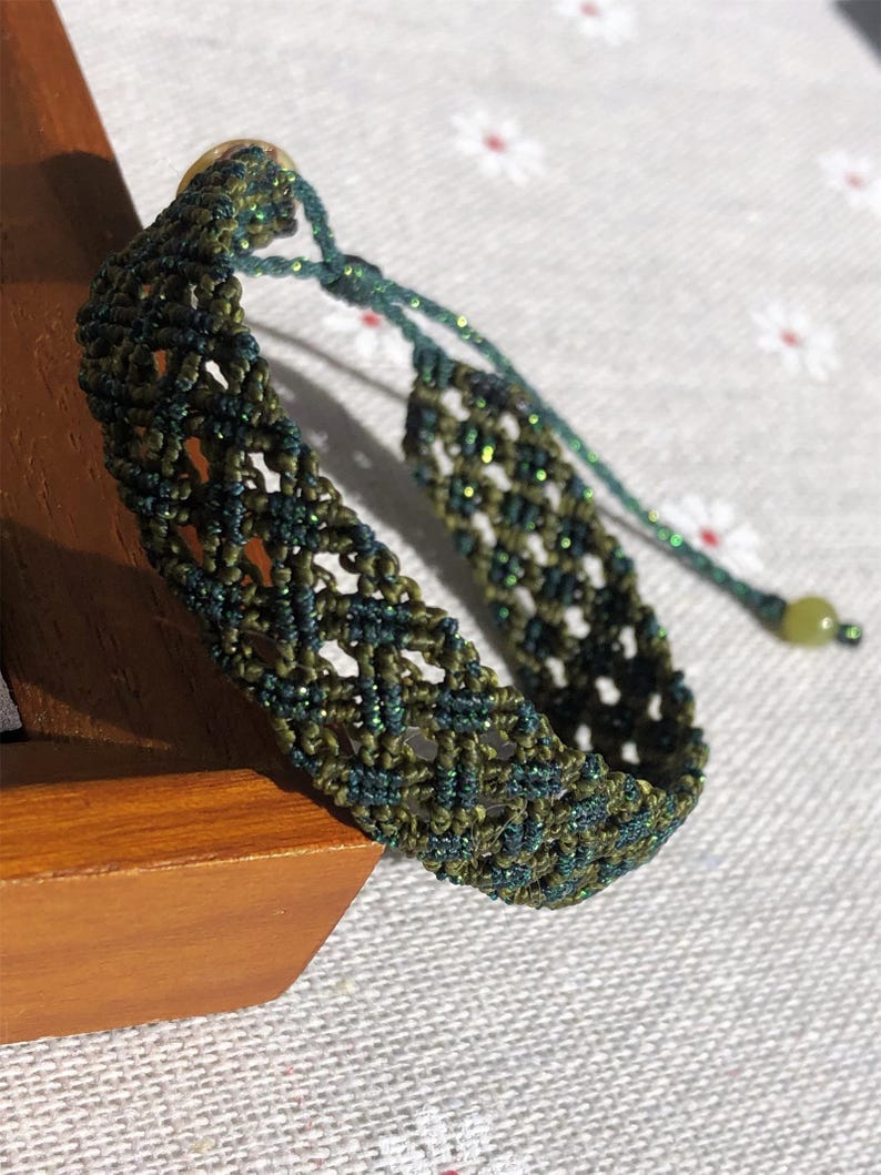 Zusätzliches Makramee-Armband mit durchbrochenem Schachbrettmuster – dünne, glänzende Wachskordel – Muschelverschluss – verstellbar, unisex, wasserdicht Bild 13