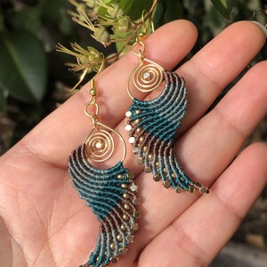 Brincos de asa de anjo em macramê trançado, estilo boho, hippie, étnico e chique para o dia a dia, com contas douradas. Presente para ela. Vert No.3/6/7/8