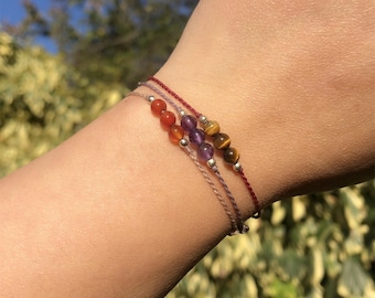 Bracciale minimalista con tre pietre naturali | perline in oro o argento | braccialetto dell'amicizia unisex regolabile personalizzabile per tutti i giorni