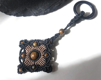 Ciondolo orientale in micro-macramè con diamanti e pietra naturale | Ciondolo per cellulare | Portachiavi | Ciondolo per borsa | Regalo unisex fatto a mano