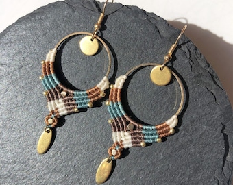 Orecchini a cerchio grande in macramè | Pendenti con medaglione dorato e goccia | Stile Boho Chic luminoso e personalizzabile