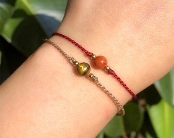 Bracciale minimalista in pietra naturale | Perlina dorata | Argento sterling | Bracciale con cordino rosso | Regalo portafortuna dell'amicizia personalizzabile