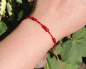 Bracciale Karma Feng Shui sottile intrecciato minimalista buddista tibetano rosso a 7 nodi - Protezione contro il malocchio - Protettore della famiglia