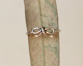 Small Bow Reminder Ring