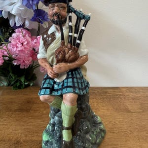 Royal Doulton The Piper HN2907 Vintage Scottish Bagpiper Figurine Collectible Character Figure