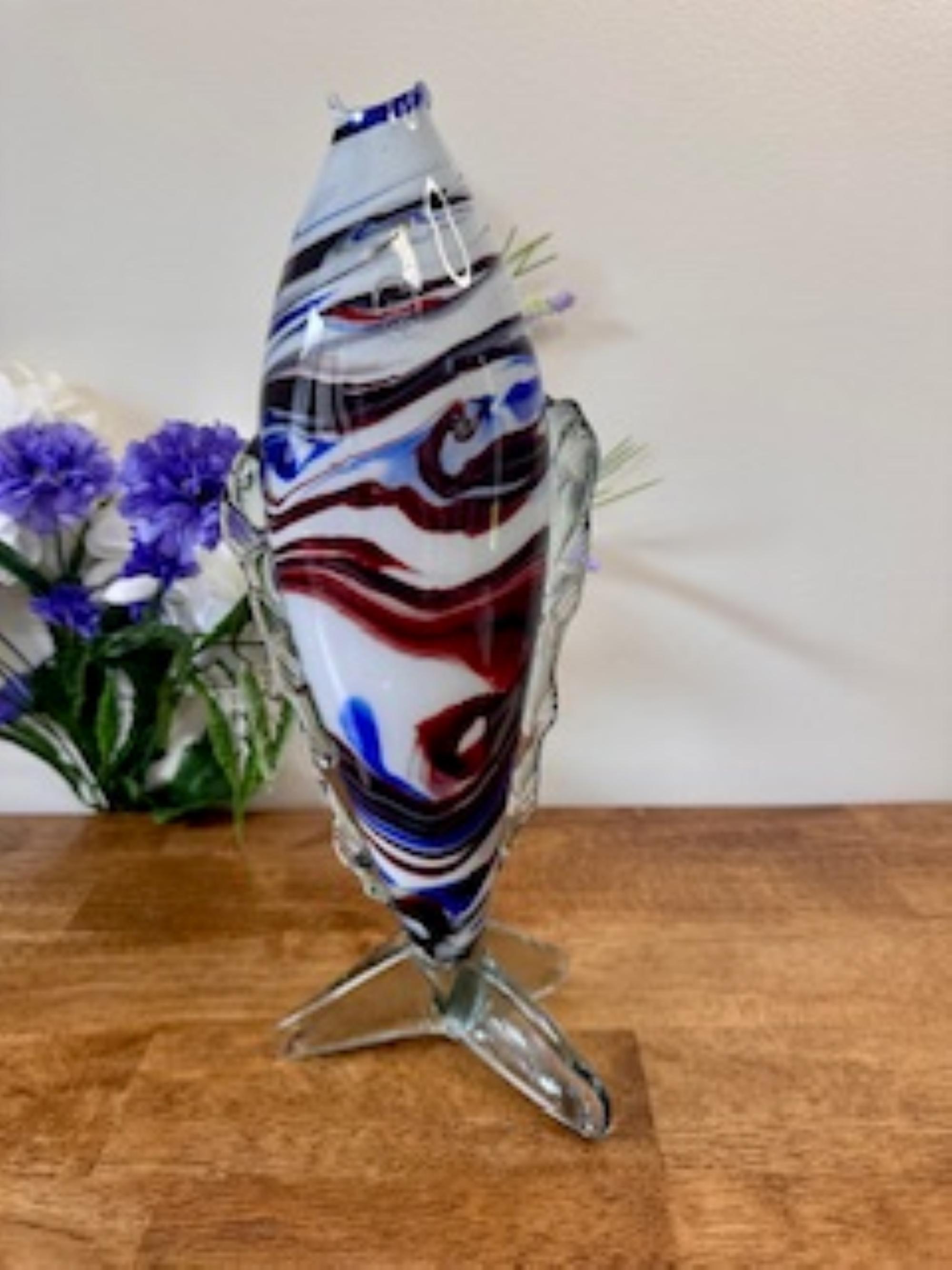 MURANO赤い魚装飾のガラスグラス Vintage Murano Glass Fish Sculpture Red Blue White Swirl Art Deco