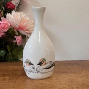 Wazon na pąki malowany ręcznie, biały, ceramiczny, z kaczkami, inspirowany stylem azjatyckim