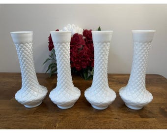 Jarrones vintage de vidrio opalino – Juego de cuatro con patrón de rombos acolchados para decoración de bodas