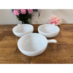Vintage Milchglas Suppenschüsseln mit Griffen 3er Set Weiß Retro MCM Kitchen